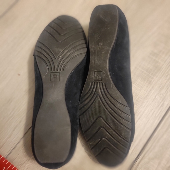 Womens Vaneli Navy Suede Flats with Ruched Detail. Size 8 - Picture 3 of 6